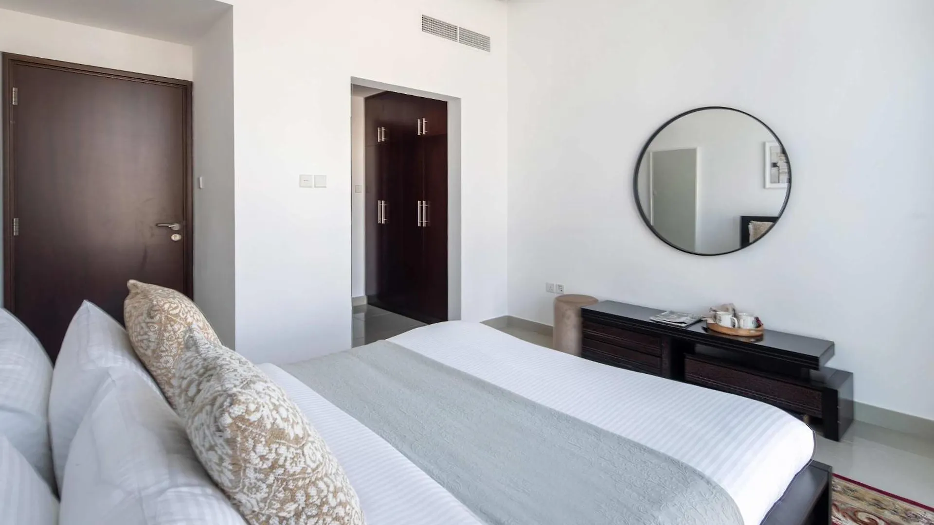 Frank Porter - Fairview Residency Dubaj